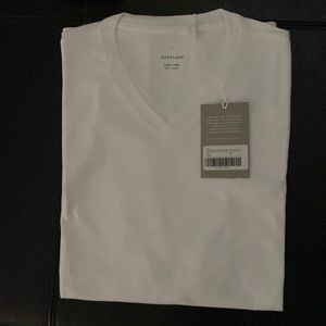 Women’s Large white v neck tee short sleeve